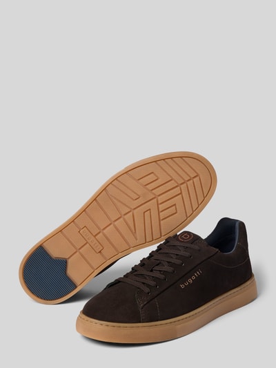 Produktfoto, Sneaker aus Leder Modell 'Fido' von bugatti in Dunkelbraun mit Abgerundete-Spitze, Schnürung, Gummisohle, Herren, Echtleder, Größe 44, Absatzhöhe 3 cm, Schafthöhe 8 cm, Schaftweite 11 cm