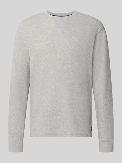 Produktfoto, Regular Fit Longsleeve mit Waffel-Struktur von Scotch & Soda in hellem Grau, reine Baumwolle mit Rundhalsausschnitt und Label-Patch