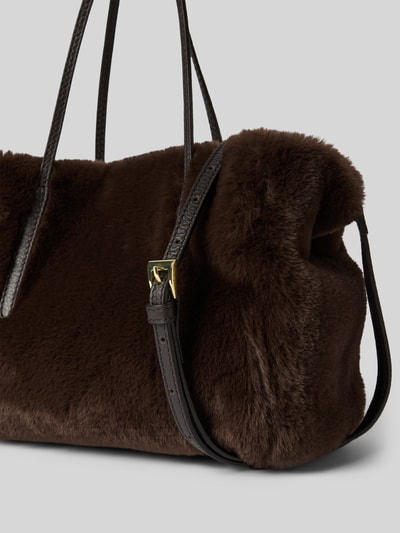 Produktfoto, Handtasche aus echtem Leder Modell 'NOELLE' von Abro in donkerbruin met Bontlook, smalle schouderband en lange draagband, Hoofdvak met magneetsluiting, twee ritsvakken binnenin, Breedte 28 cm, Lengte 20 cm, Diepte 15 cm, schouderbandlengte 38 cm