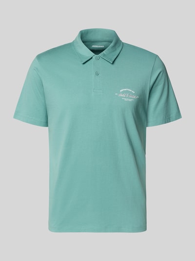 Produktfoto, Poloshirt mit Label-Print Modell 'BRANDON' von Jack & Jones in Mintgrün, Reine Baumwolle, Regular-Fit, Polokragen, kurze Knopfleiste, Rückenlänge bei Größe M: 71 cm, glatte Textur