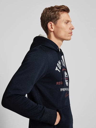 Tom Tailor Regular Fit Hoodie aus Baumwoll-Mix mit Logo Print Marine 3