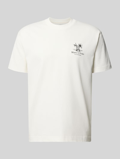 Produktfoto, weißes Relaxed Fit T-Shirt aus reiner Baumwolle von Marc O'Polo, schwarzer Print vorne, glatte Struktur, Herren T-Shirt