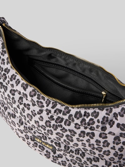 Produktfoto, Bauchtasche mit Reißverschluss Modell 'Lifetime Buddy' von Hey Marly im Allover-Leo-Print, Label-Patch, Innenfach, neutraler Hintergrund