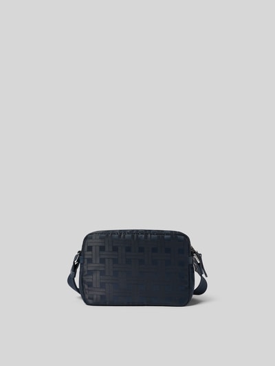 Produktfoto, Crossbody Bag mit Rundum-Reißverschluss von Kenzo in Dunkelblau, Hauptfach, Label-Applikation, Logo-Details, Breite 23 cm, Länge 15 cm, Tiefe 8 cm.