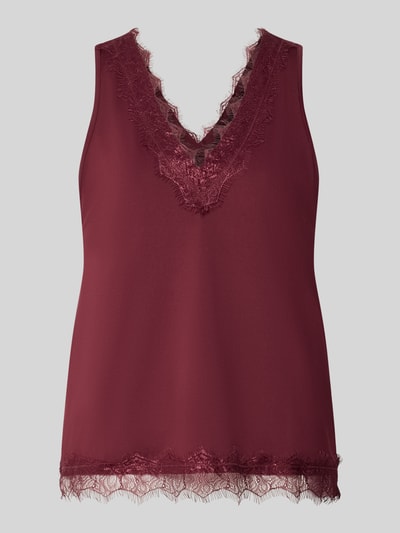 Produktfoto, Top mit Spitzenbesatz Modell 'Bicco' von FREE/QUENT in dunklem Rot, lockerer Schnitt, elastischer Material-Mix, feine Spitzenstruktur am Saum und V-Ausschnitt, Damen Top für einen eleganten Look