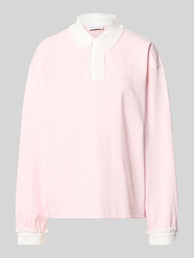 Produktfoto, Oversized Poloshirt mit Kontrastbesatz Modell 'Jolina' von OH APRIL aus Reine Baumwolle, langärmlig, Label-Stitching, rosa mit weißen Details.