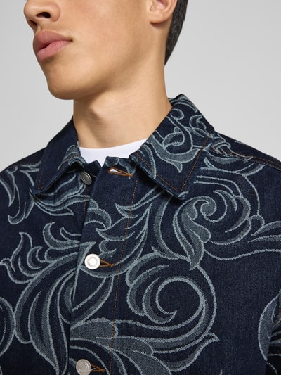 PROHIBITED Jeansjacke mit aufgesetzten Taschen Modell 'Desert' Jeansblau 3