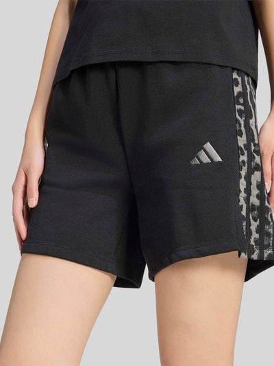 adidas Sportswear Relaxed Fit Sweatshorts aus Baumwoll-Mix mit Logo-Print Black 3
