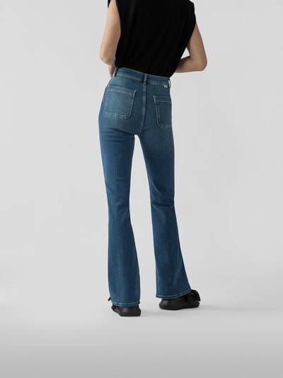 Boyish Flared Jeans mit Brand-Detail  Jeansblau 5