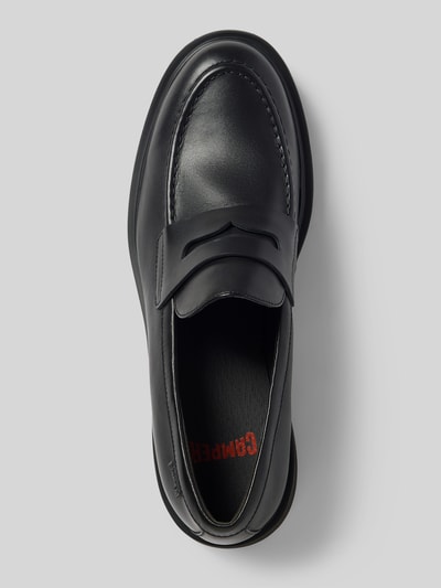 Produktfoto, loafersy z naturalnej skóry Modell 'Norman' od Camper, zaokrąglony krój, profilowana podeszwa, wysokość obcasa 3 cm w rozmiarze 44, wysokość cholewki 6 cm w rozmiarze 44, szerokość w rozmiarze 44: 13 cm, czarny kolor, gładka tekstura, widok z góry