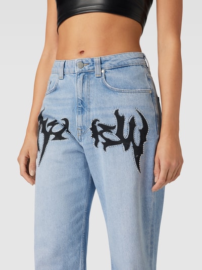 Review Baggy Jeans mit TECHNO Logo Print Hellblau 3