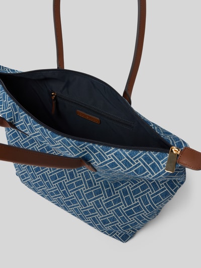 Produktfoto, Shopper aus reiner Baumwolle von Tommy Hilfiger in Denim-Optik mit Logo-Muster, Reißverschluss, Hauptfach, Tragehenkel, Logo-Applikation aus Metall