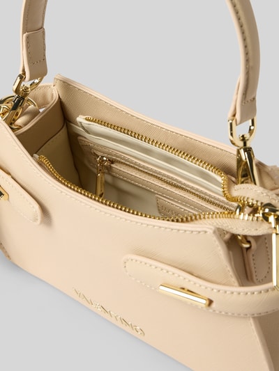 Produktfoto, schoudertas met labeldetail Model 'NIVALIS RE' van Valentino Bags, effen kleur, structuur, ritssluiting, hoofdvak, ritsvak, steekvak, draagband, afneembare draaglus en schouderband, detailopname binnenkant