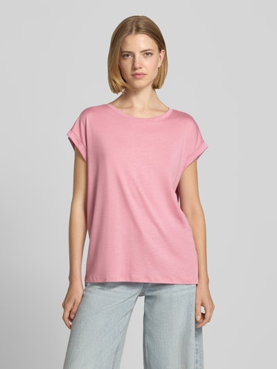 Kobiece modelka nosi różowy damski t-shirt z mieszanki lyocellu i bawełny Regular Fit T-Shirt aus reiner Lyocell-Baumwoll-Mix Modell 'JILAANA' od ARMEDANGELS, prosta struktura, gładka faktura, Ganzkörperansicht von vorne.