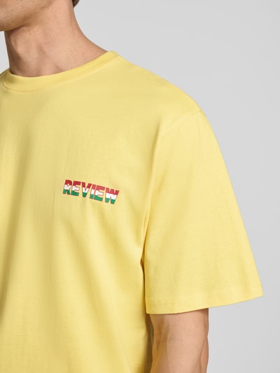 REVIEW T-Shirt mit Label-Print Pastellgelb 3