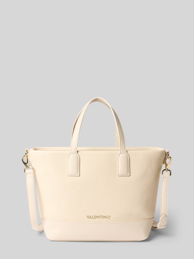Produktfoto, Shopper mit Label-Applikation Modell 'ATENA' von VALENTINO BAGS in Creme, strukturierte Oberfläche, Tragehenkel, Schulterriemen, Hauptfach mit Reißverschluss, Maße: Breite 37 cm, Länge 23 cm, Tiefe 12 cm, Schulterriemen 126 cm