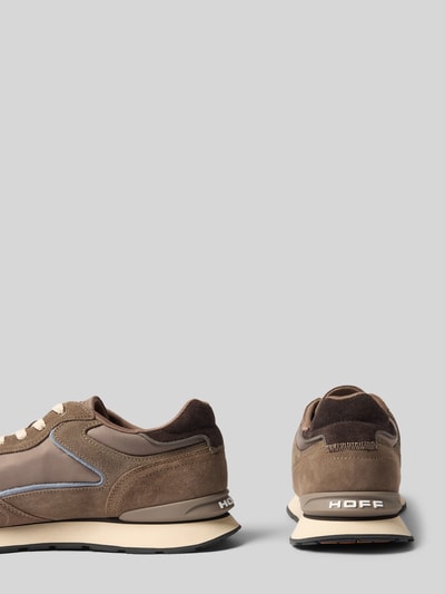 Produktfoto, Sneaker aus Leder-Mix Modell 'City' von HOFF, braune und beige Farbtöne, strukturierte Sohle, Label-Print, Kontrastbesatz, abgerundete Form, Schnürverschluss, Herren Sneaker, Absatzhöhe 2 cm, Schafthöhe 9 cm, Schaftweite 10 cm