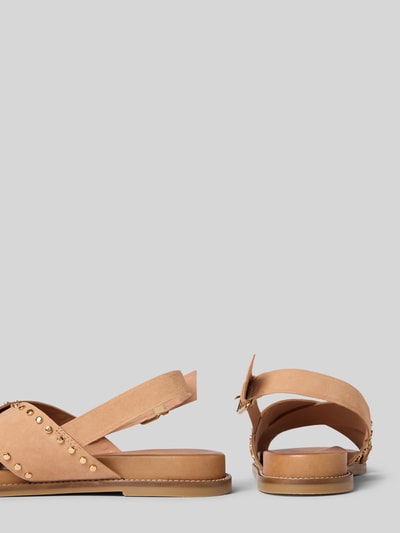 Produktfoto, Sandalen aus echtem Leder mit Nietenbesatz von INUOVO in Beige, offene Ferse, glatte Sohle, runde Form, Absatz 1 cm