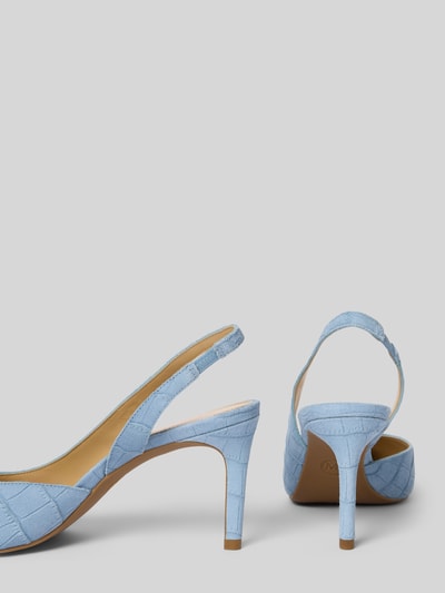 Produktfoto, Slingback Pumps mit Pfennigabsatz Modell 'ALINA FLEX' von MICHAEL Michael Kors in hellblauem beschichtetem Leder, glatte Sohle, spitze Form, Absatzhöhe 9 cm bei Größe 40, strukturierte Oberfläche.