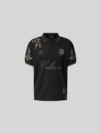 Produktfoto, Poloshirt floralem Allover-Stitching von Don’t Waste Culture in Schwarz mit goldfarbenem Florales-Allover-Muster, Relaxed-Fit, Logo-Print, Polokragen, Kurzärmeliges Design, Rückenlänge bei Größe M 71 cm