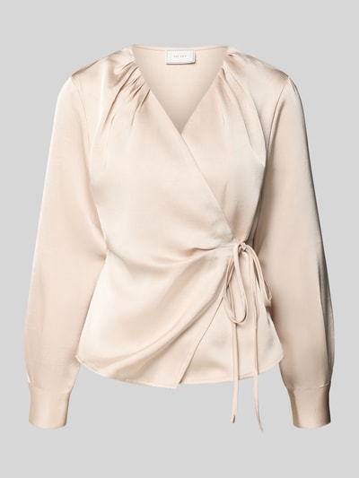 Produktfoto, Wickelbluse aus Satin Modell 'Caprina' von Neo Noir, taillierter Schnitt, V-Ausschnitt, gelegte Falten, helle Farbgebung, edle Satin-Haptik