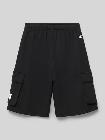 Produktfoto, Bermudas aus Baumwoll-Mix mit Label-Detail von CHAMPION, czarny kolor, proste nogawki, elastyczny pas ze sznurkiem, kieszenie boczne i cargo, szerokość w rozmiarze 140: 30 cm, długość wewnętrzna nogawki w rozmiarze 140: 22 cm