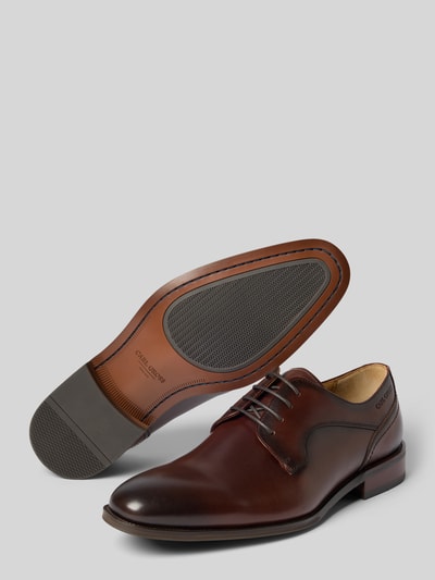 Produktfoto, Derby aus Leder mit Schnürung Modell 'ULF' von Carl Gross in Braun mit abgerundete-Spitze, Label-Detail, Absatzhöhe: 3 cm, Schafthöhe: 7 cm, Schaftweite: 10 cm, Herrenschuh mit glatter Struktur.