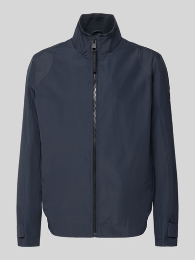 Produktfoto, Regular Fit Funktionsjacke aus wasserdichtem Material Modell 'LUCCA' von Strellson in Dunkelblau, Stehkragen, Reißverschluss, unifarben, winddicht, seitliche Reißverschlusstaschen, Metall-Logo, glatte Textur