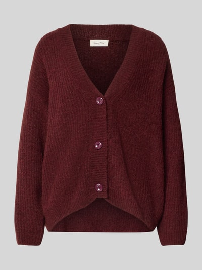 Produktfoto, Oversized Cardigan mit Alpaka-Anteil Modell 'East' von American Vintage in Bordeaux, Strick-Optik, vorn drei Knöpfe