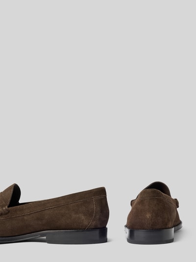 Produktfoto, Loafers aus Leder mit glatter Sohle Modell 'CLOUT MOVE' von Lloyd, braun, abgerundete Spitze, Schlupfform, Echtleder, glatte Sohle, Absatzhöhe 2 cm, Schafthöhe 7 cm, Schaftweite 15 cm, klassische Form, weiche Textur