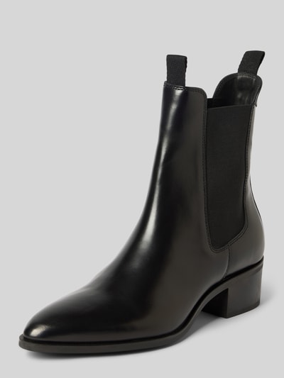 Produktfoto, schwarze glänzende Stiefeletten aus echtem Rindsleder Modell 'St Broomly' von GANT, klarer Kontrast, glatte Textur