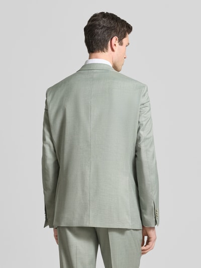 Männermodel trägt Straight Fit Blazer mit Viskose-Anteil von Christian Berg Men in Hellgrau, Elastischer-Material-Mix, Rückenansicht Ganzkörperansicht. Rückenlänge, Schulterbreite und Ärmellänge passend für Größe 50, 2-Knopfleiste, Brusttasche, Reverskragen, Pattentaschen.