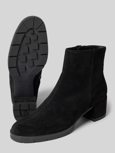 Produktfoto, Stiefeletten aus echtem Leder mit Reißverschluss von Högl in Schwarz, abgerundete und profilierte Passform, 5 cm Absatz, 12 cm Schafthöhe, 12 cm Schaftweite, strukturierte Sohle, glatte und matte Textur