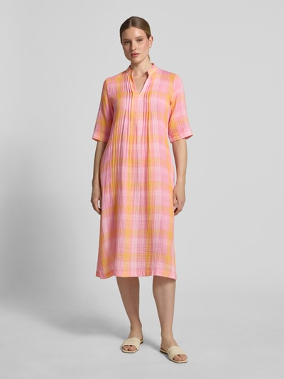 Emily Van den Bergh Relaxed Fit Midikleid mit Tunika-Kragen Pink 4