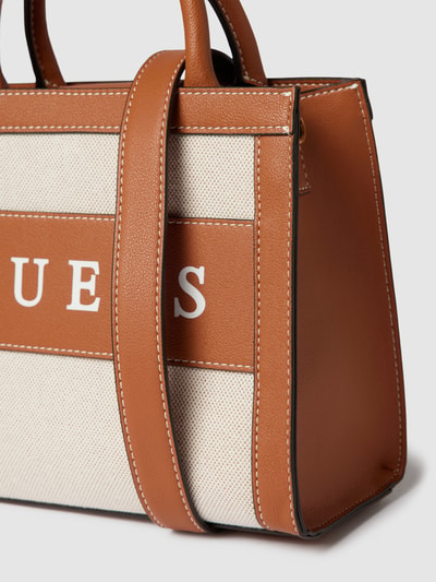 Guess Umhängetasche mit Label-Print Modell 'MONIQUE MINI' Cognac 3