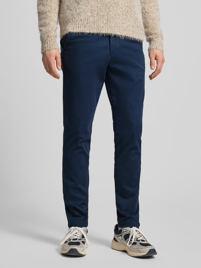 Männermodel draagt Baggy Fit Jeans in donkerblauw puur katoen, 5-pocketmodel, model 'MARCO BOWIE' van JACK & JONES, vooraanzicht, Nahaufnahme Oberkörper.