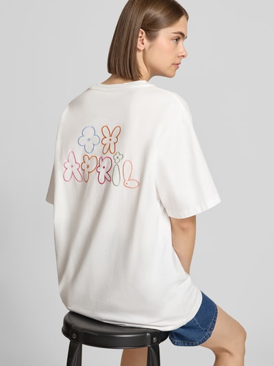 OH APRIL Oversized T-Shirt mit rückseitigem Stitching Modell 'Flower' Weiss 3