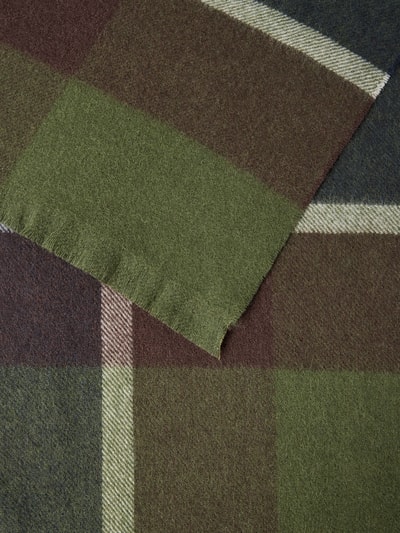 Barbour Schal aus reiner Lammwolle Modell 'ROSEFIELD' Oliv 2