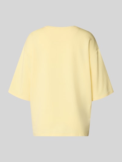 Produktfoto, Relaxed Fit Pyjama-Oberteil mit Rundhalsausschnitt von Christian Berg Woman, einfarbig gelb, Baumwoll-Mix mit Stretch-Anteil, 1/2-Arm, überschnittene Schultern.