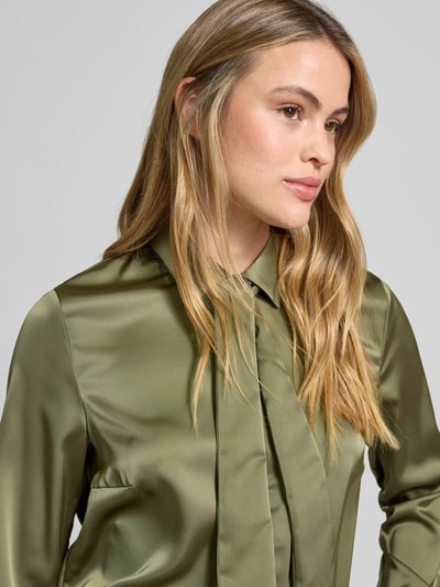 Christian Berg Woman Selection Bluzka koszulowa o kroju regular fit z satyny z wykładanym kołnierzem Khaki 3