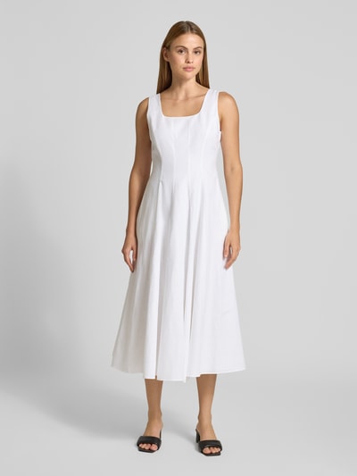 Frauenmodel trägt Leinenkleid mit Karree-Ausschnitt Modell 'ADDISA' von Ted Baker im Baumwolle-Leinen-Mix, A-Linie, weiß, Midikleid, Ganzkörperansicht von vorne. Kontext: Rückenlänge 111 cm, Brustweite 44 cm, Rückseitiger Reißverschluss, Größe 36.