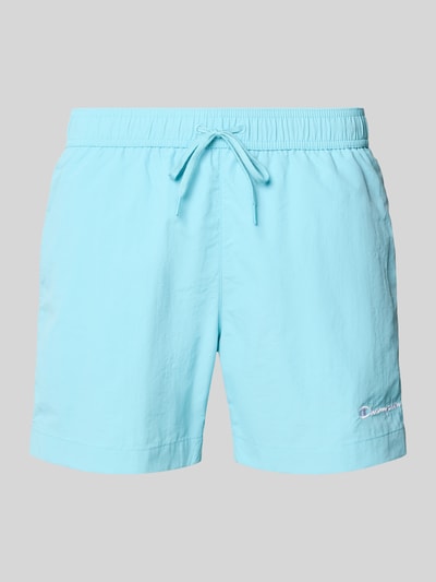 Produktfoto, Badehose mit elastischem Bund und Label-Stitching von CHAMPION in Hellblau, Regular-Fit, Tunnelzug, glatte Struktur.