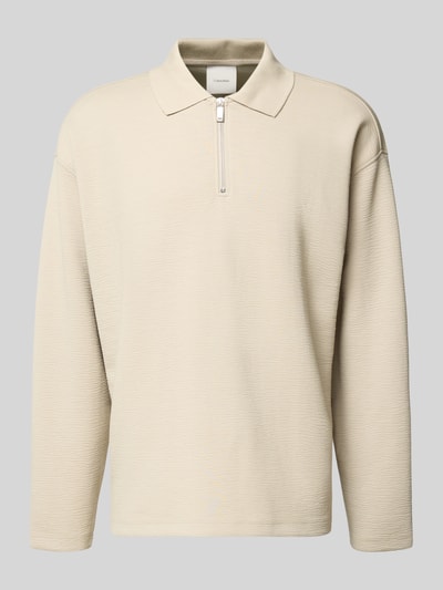 Produktfoto, Sweatshirt mit Polokragen und Reißverschluss von CK Calvin Klein im sandfarbenen Strukturmuster, Relaxed-Fit, Material-Mix mit Modal-Anteil