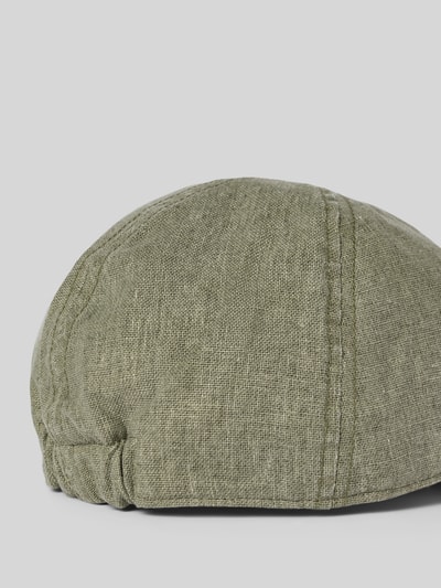 Produktfoto, Flat Cap aus Baumwoll-Leinen-Mix mit Label-Stitching von camel active, grüne Fläche, sichtbare Teilungsnähte, strukturierte Textur