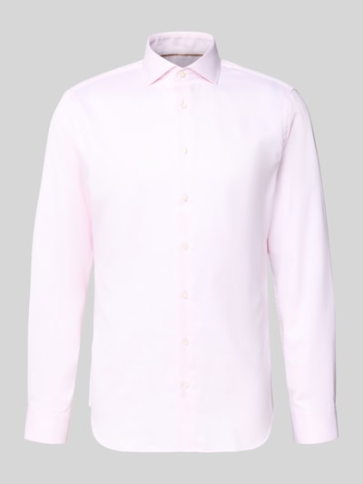 Produktfoto, Slim Fit Businesshemd aus reiner Baumwolle von Jake*s, hellrosa Farbe, glatte Struktur, helle Knöpfe auf grauem Hintergrund