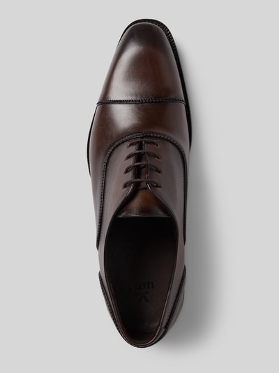 Produktfoto, Derby aus Leder Modell 'NOBEL' von Lloyd, braunes Echtleder, vorne spitz zulaufend, Schnürung, Absatzhöhe 2 cm, Schafthöhe 7 cm, Schaftweite 13 cm, glatte Oberfläche, Schuhspitze und Schnürverschluss von oben