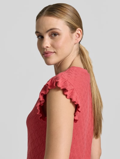 Frauenmodel trägt Strickshirt mit Rundhalsausschnitt und Wellensaum von Jake*s Casual in Rot, Reine Baumwolle, Regular-Fit, Nahaufnahme Oberkörper.