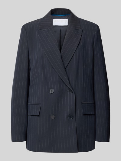 Produktfoto, Blazer mit Viskose-Anteil von Jake*s Collection, dunkelblauer Elastischer-Material-Mix mit feinen Nadelstreifen, Gerade Passform, Reverskragen, 2-reihige-Knopfleiste, Pattentaschen, glatte Textur, Maße: Rückenlänge 67 cm, Brustweite 53 cm, Ärmellänge 61 cm bei Größe 36.