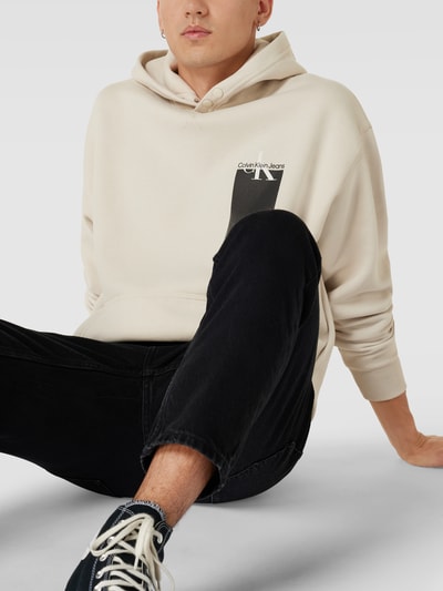 Calvin Klein Jeans Hoodie mit Label-Print Modell 'Gradient' Offwhite 3