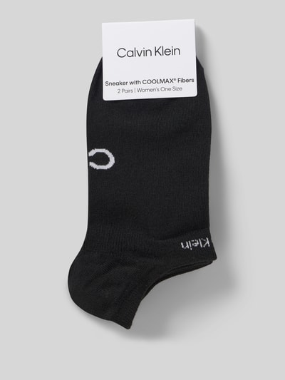 Produktfoto, zwarte nauwsluitende sneakersok met COOLMAX®-vezels Model 'LEANNE' van CK Calvin Klein, materiaalmix met stretch, label-details.